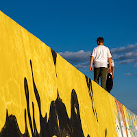 Fra muro e cielo. di 