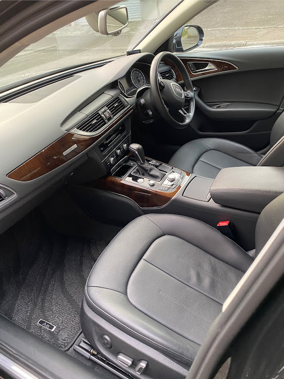 3va2019さんが投稿したアウディ・Audi・A6・代車に関するカスタム事例の投稿画像3枚目
