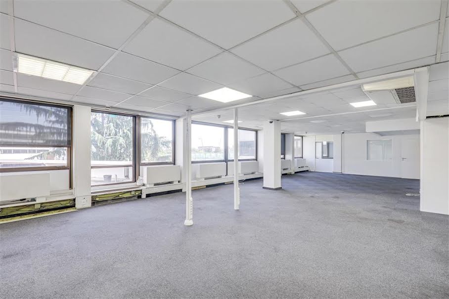 Location  locaux professionnels  607 m² à Saint-Cloud (92210), 12 697 €