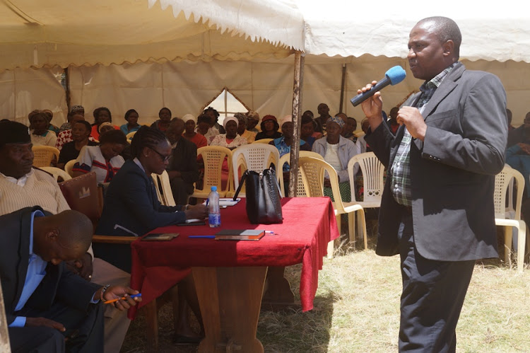 Kiambu region Warma manager James Nyangweso addresses Kariaini residents in Lari constituency.