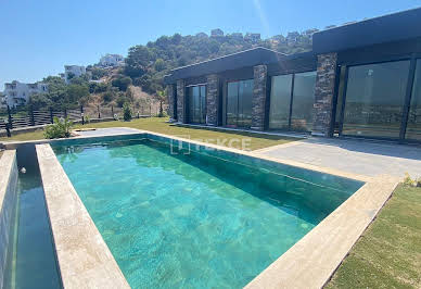 House with pool and terrace 4