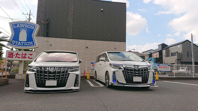 アルファードのエアサス全下げ・駐車場・ドライブ・いつもイイネ&コメントありがとうございます🙇‍♂️に関するカスタム事例の投稿画像5枚目