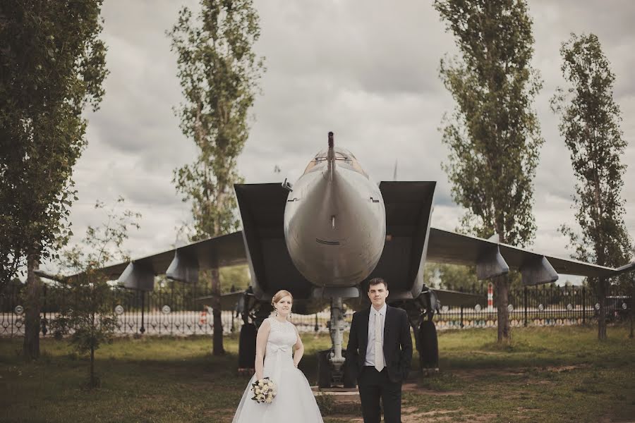 Fotógrafo de casamento Serezha Gribanov (sergeygribanov). Foto de 1 de julho 2014