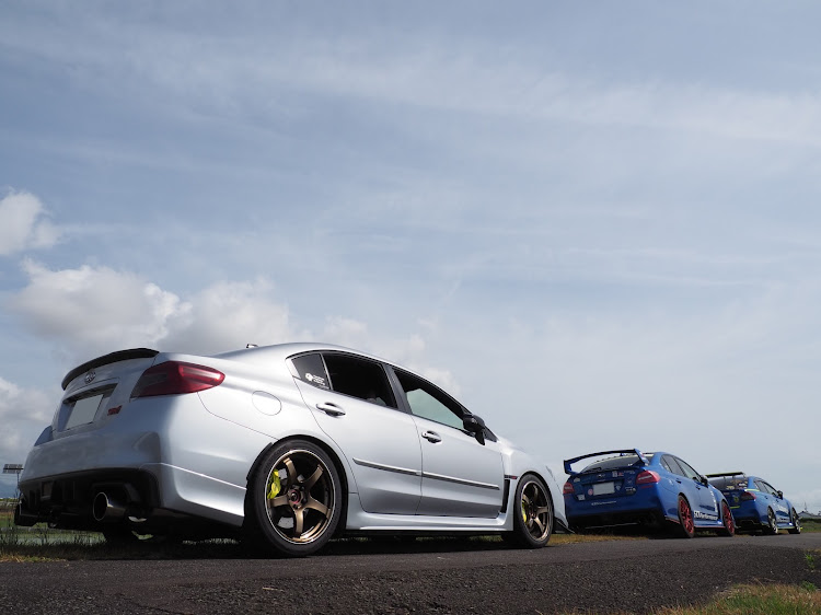 WRX STIの蛍光イエロー・こっそりリニューアル計画中🙊・自然に溶け込む⁉️・航空ショー・ガッチャマンに関するカスタム事例の投稿画像2枚目