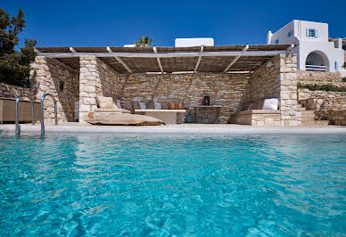 Villa with pool and garden 4