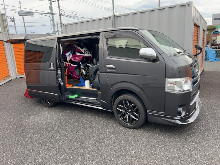 ハイエースバンのCBR600RR・DIY・ハイエースに関するカスタム事例の投稿画像3枚目