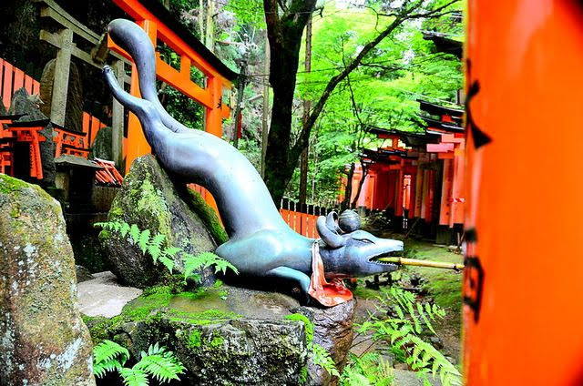 Inari Okami: A Divindade da Prosperidade na Cultura Japonesa, MITOLOGIA