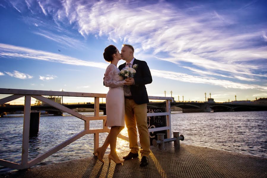 Fotógrafo de casamento Olya Vetrova (0lavetrova). Foto de 3 de outubro 2016