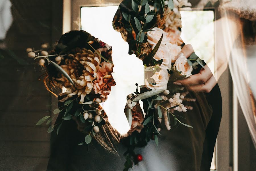 Fotógrafo de casamento Evgeniya Sova (pushistayasova). Foto de 6 de outubro 2018