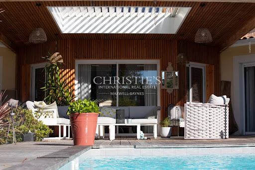 House with pool 3