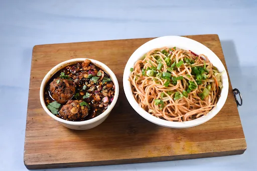 Veg Manchurian [4 Pieces] With Veg Hakka Noodles