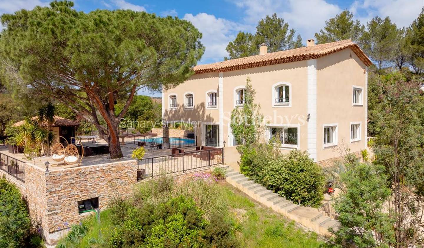 Maison avec piscine en bord de mer La Londe-les-Maures