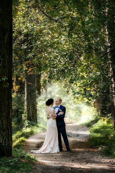 Fotógrafo de casamento Lyudmila Pravdina (milafoto). Foto de 21 de novembro 2017