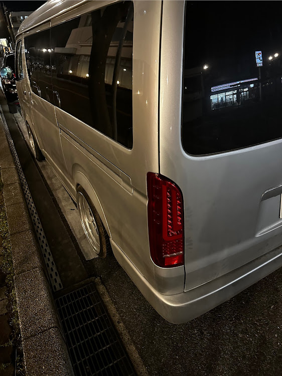 ハイエースバンのレジアスエース・汚い愛車・タントカスタム・あなたのテールは？に関するカスタム事例の投稿画像1枚目