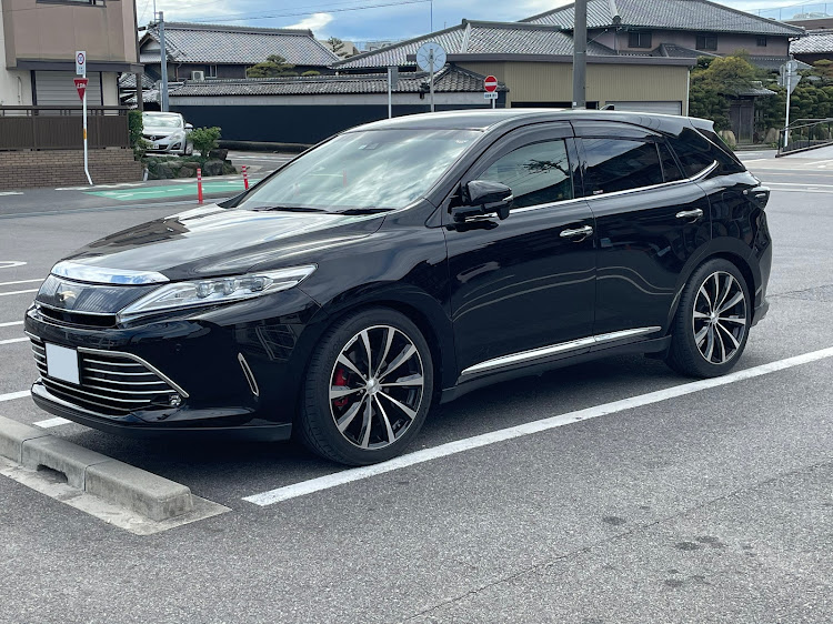 ハリアーの洗車しなきゃ‼️・車高さげたいに関するカスタム事例の投稿画像1枚目