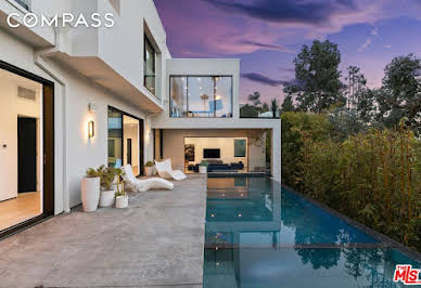 House with pool 4