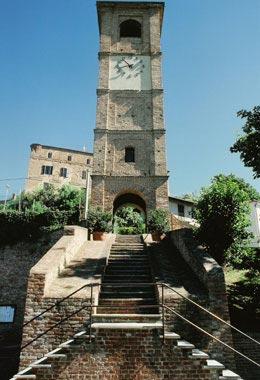 Immagine che contiene edificio, torre, aria aperta, cielo

Descrizione generata automaticamente