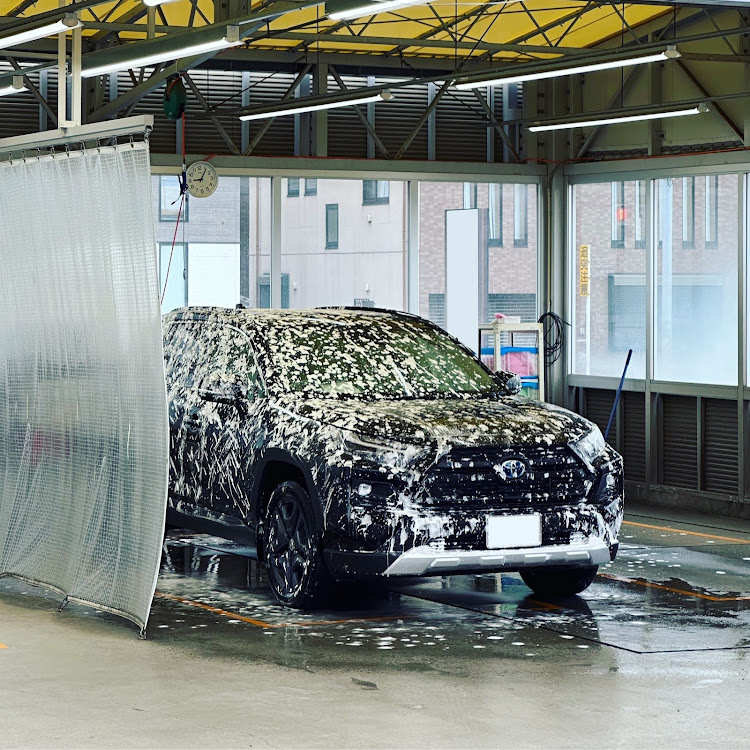 RAV4のAdventure・アティチュードブラックマイカ・218・泡まみれRAV4・KeePer LABOに関するカスタム事例の投稿画像1枚目