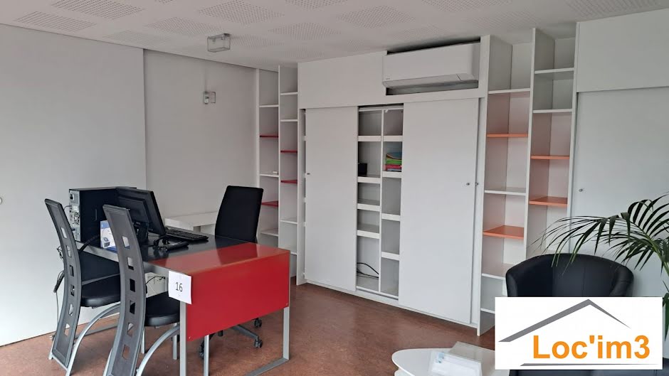 Location  locaux professionnels 6 pièces 84 m² à Clisson (44190), 1 700 €