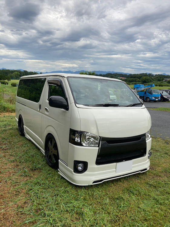 ハイエースの自作エアロ・ガナード・塗り分け塗装・DIY・加工に関するカスタム事例の投稿画像2枚目