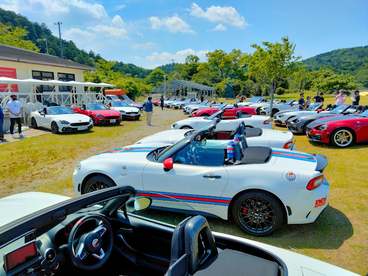 124スパイダーのBeach Club Tropicana・124スパイダーミーティング・楽しい時間・伊勢・日焼け注意！に関するカスタム事例の投稿画像2枚目