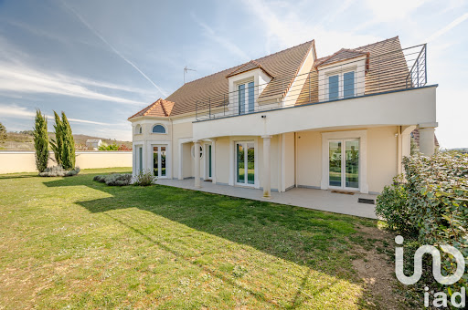 House with pool and terrace 1