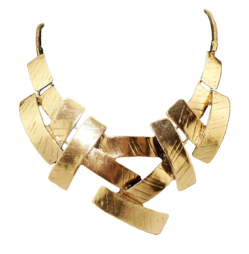 Title 3, Exaggerated cross clavicle chain