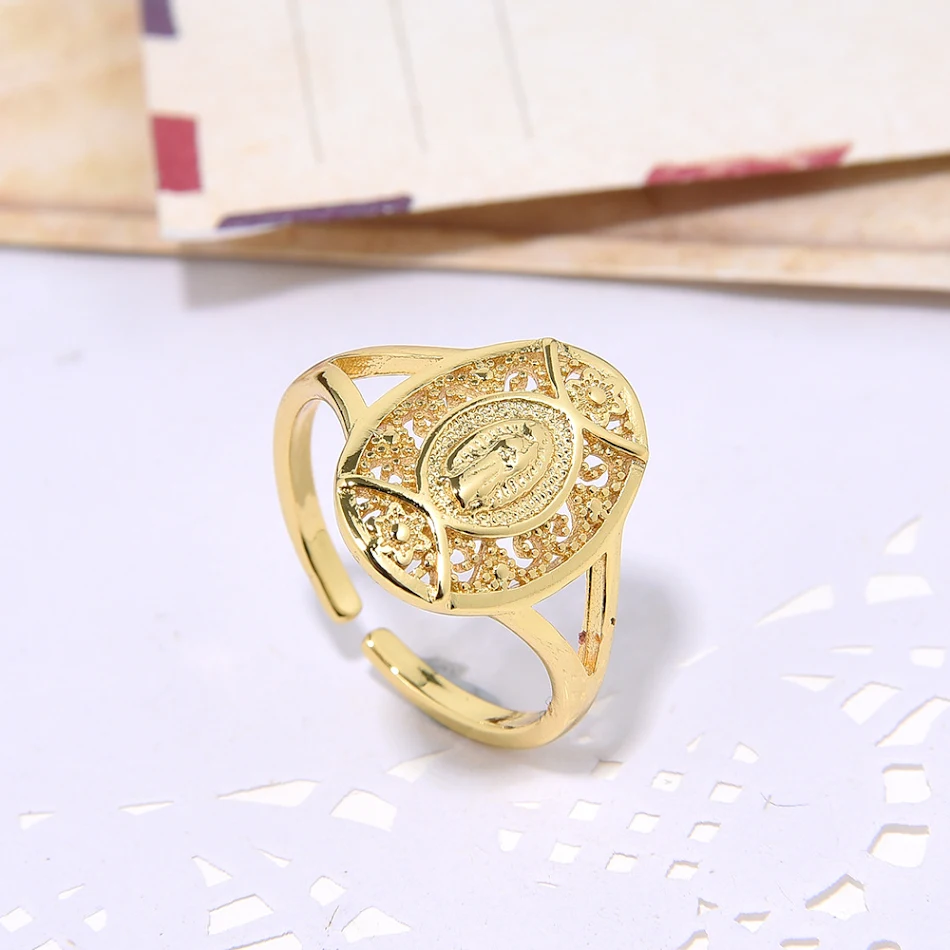 18K Gouden Koperen Ring met Micro Zirkonia, Tijdloze Elegantie. Verfijnde sieraden voor een blijvende indruk en een stijlvolle uitstraling.
