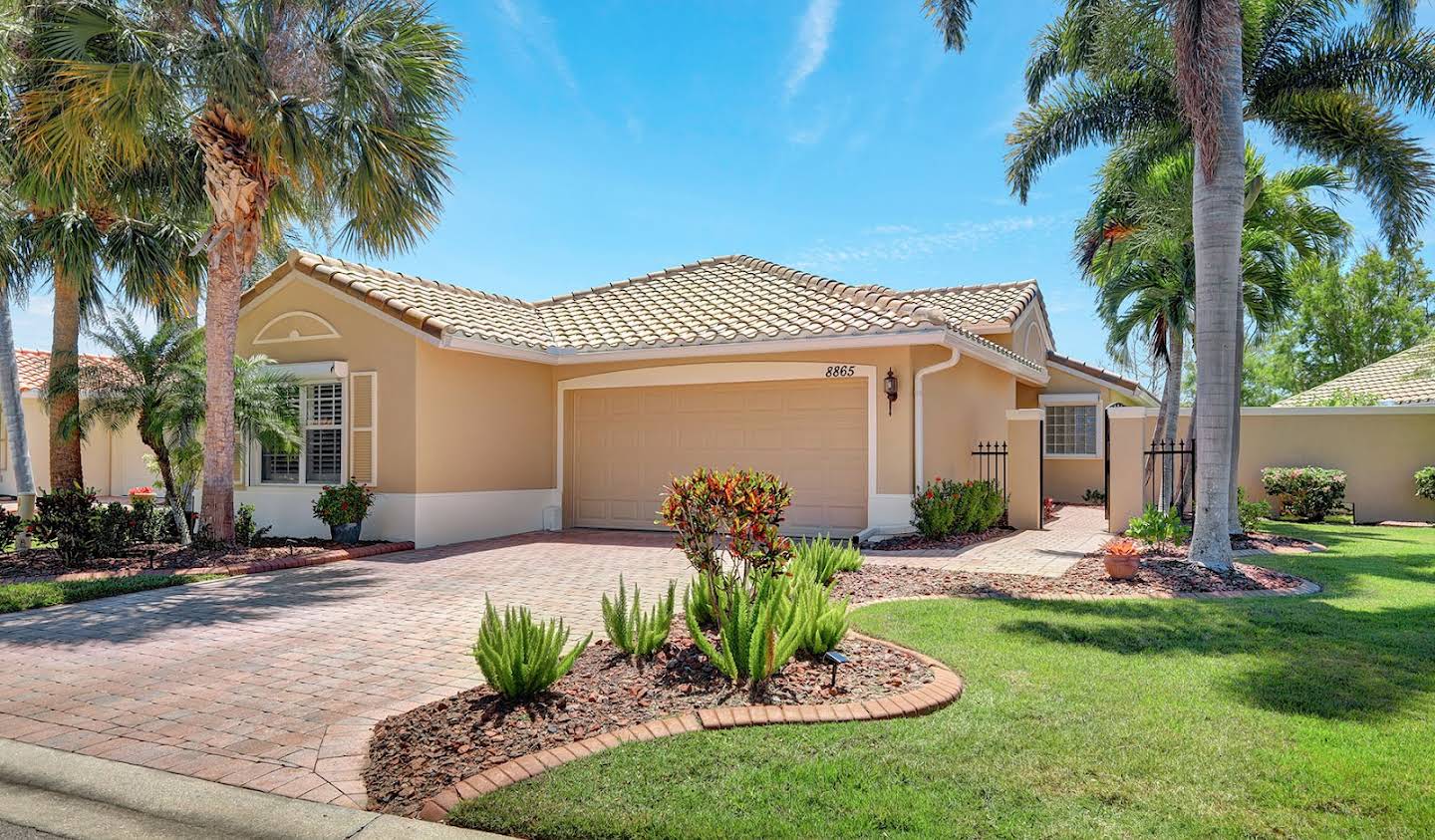 House with pool Estero