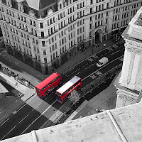 St. Paul's Cathedral ... London ... who comes out of the shadows ... and who goes there ...﻿ di 