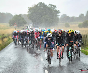 📷 Opvallend beeld van Rohan Dennis aan kop van het peloton: "Dit is provoceren"