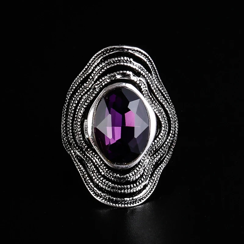 Onregelmatige holle ring voor een opvallende stijl. Modern design, comfortabel om te dragen. Ideaal om je dagelijkse look te verfraaien met elegantie en originaliteit.