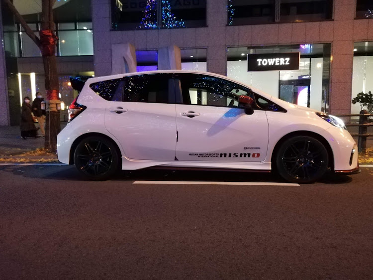 ノートeパワーの低そうで低くない少し低い車・ノートニスモ・日産ノート・e-POWER nismo S・いつもイイネ&コメントありがとうございます🙇‍♂️に関するカスタム事例の投稿画像1枚目
