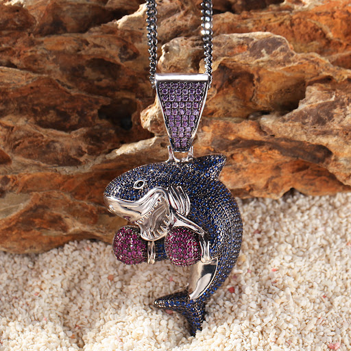 Title 3, Boxing Shark Pendant