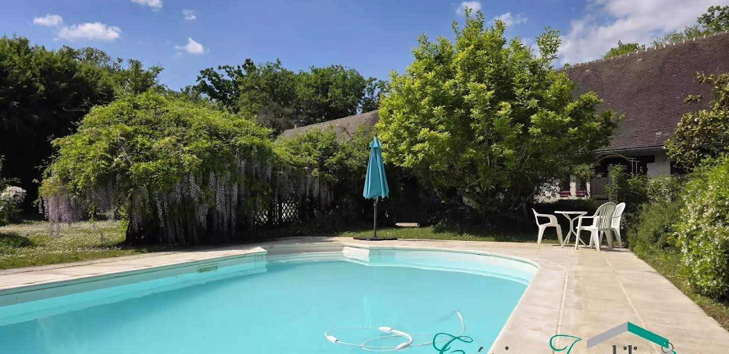 Property with pool Montigny-sur-Loing (77)