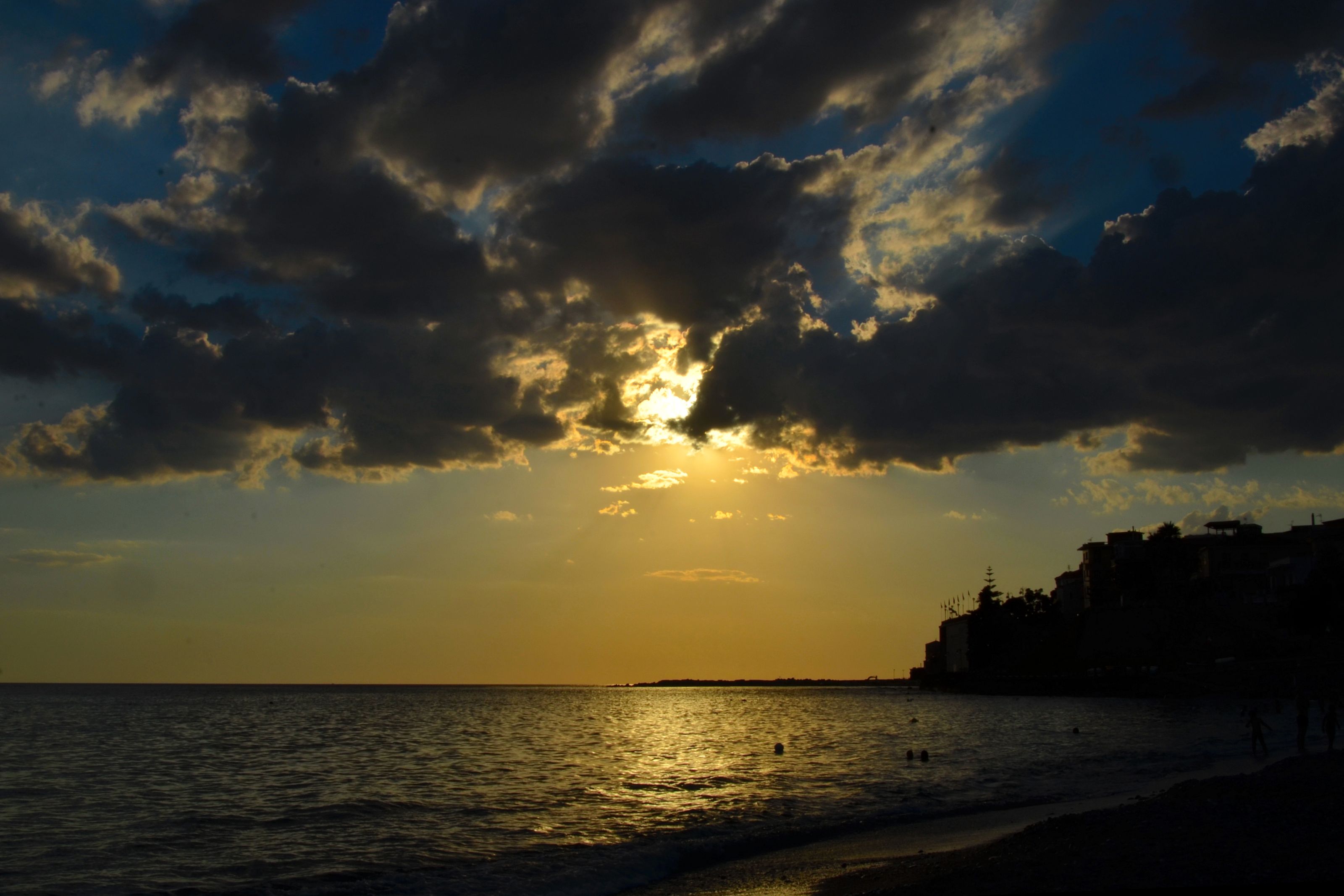 Dopo la tempesta........ la meraviglia del tramonto di Domidi