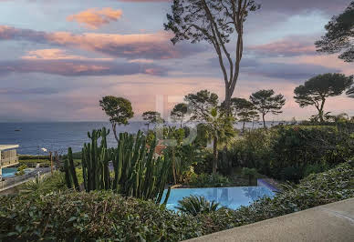 Maison avec piscine et jardin 13