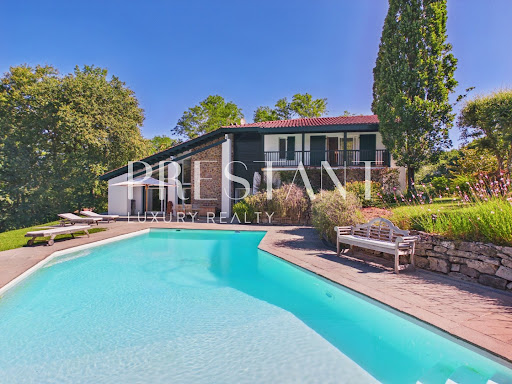 House with pool and terrace 4