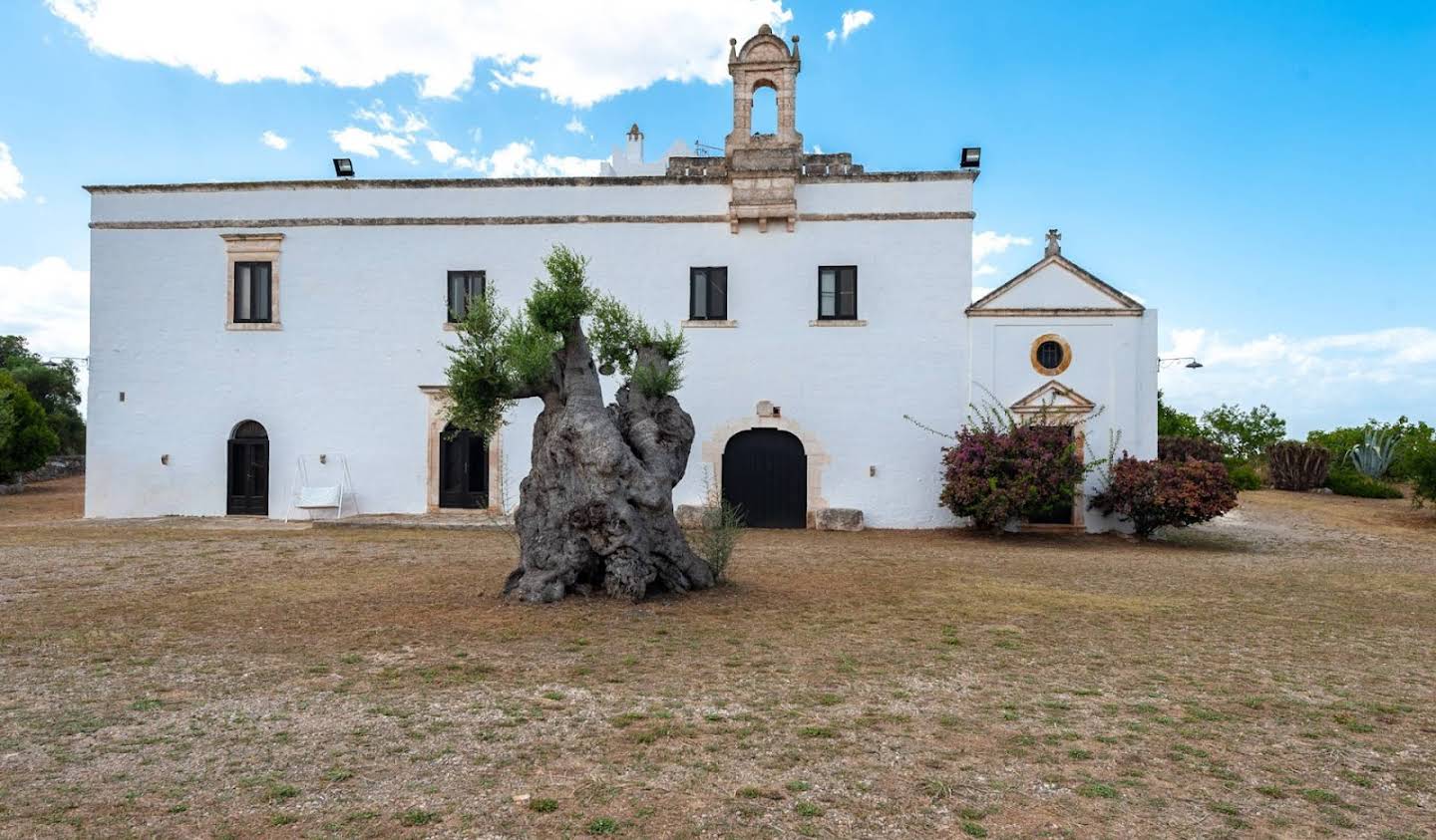 Farm house with garden Ostuni