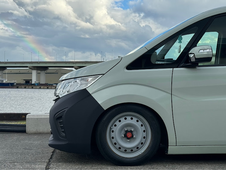 ステップワゴンのRPステップワゴン・仮想USDM・US趣向的ミニバン集まれ・車検仕様・虹とコラボに関するカスタム事例の投稿画像2枚目