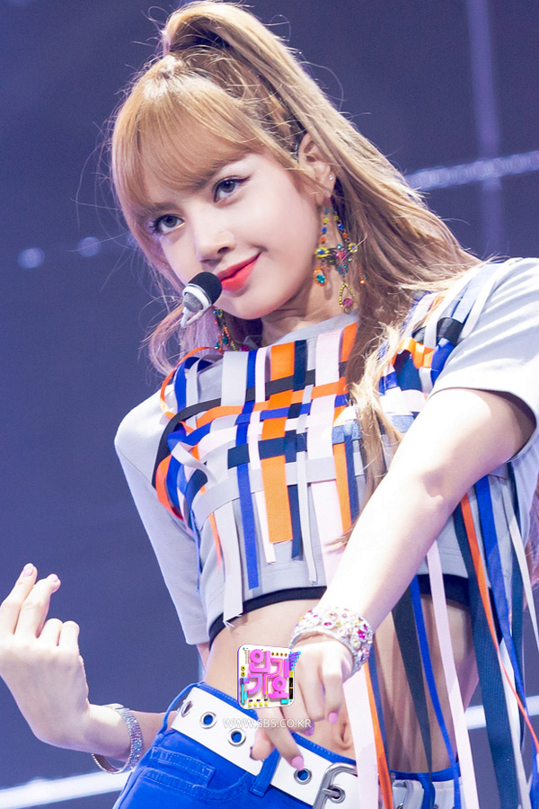 BLACKPINK-Lisa-SBS-Inkigayo-Comeback-Stage-Performance