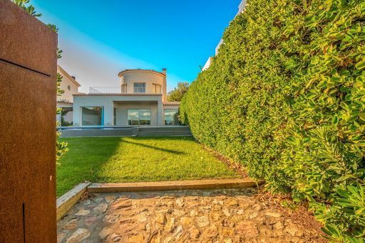 Maison avec piscine et terrasse 2