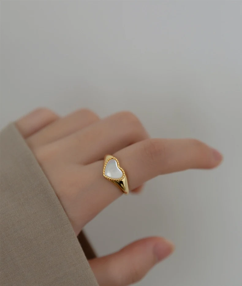 Retro Shell Hartvormige Ring Japanse en Koreaanse Stijl Eenvoudig voor Vrouwen. Een stijlvolle ring die liefde uitstraalt, perfect voor dagelijks gebruik.