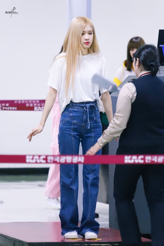 10+ Time's BLACKPINK's Rosé Made Loose, Comfy Pants Look Fashionable AF ...