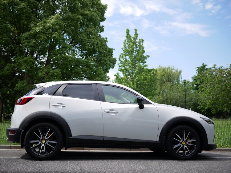CX-3のコロナウィルスに対する意識を高めよう・しろくま画伯ステッカー・差し色センターキャップ・マスクは必須アイテムです。に関するカスタム事例の投稿画像4枚目