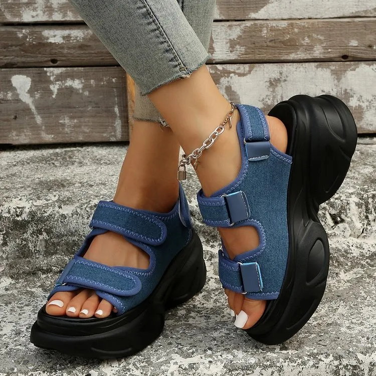 Dames platform sandalen met klittenband in grote maten Comfortabele en stijlvolle sandalen voor grote voeten. Geniet van mode en ondersteuning