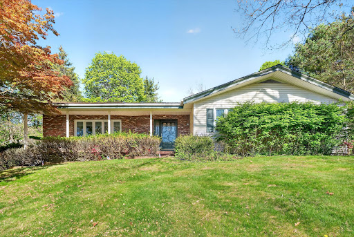 Prestige house for sale in Hopewell Junction (United States) - Ranch style house with green lawn