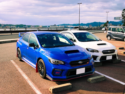 スバル Wrx Stiを華麗にカスタム By Bsb Ninja 07 25 白もかっこええわーsti のgtウィングつけるそうです 笑 見積もりみて金額びっくり Cartune