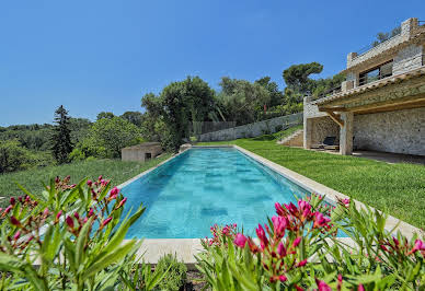 Villa with pool and terrace 4