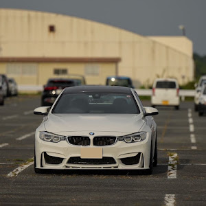 M4 クーペ F82